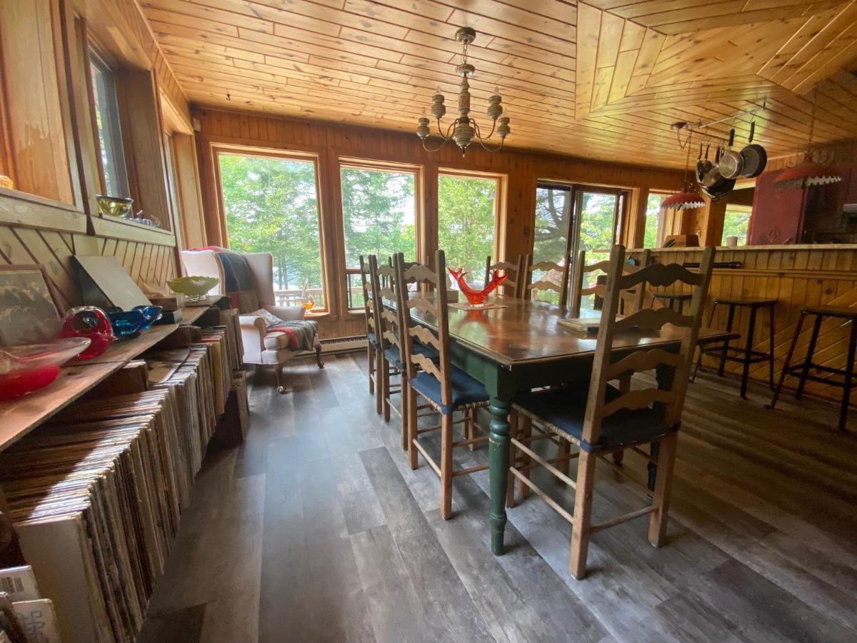 Chalet "Ici Et Maintenant, Sur Le Lac" Sainte-Marguerite-du-Lac-Masson Экстерьер фото